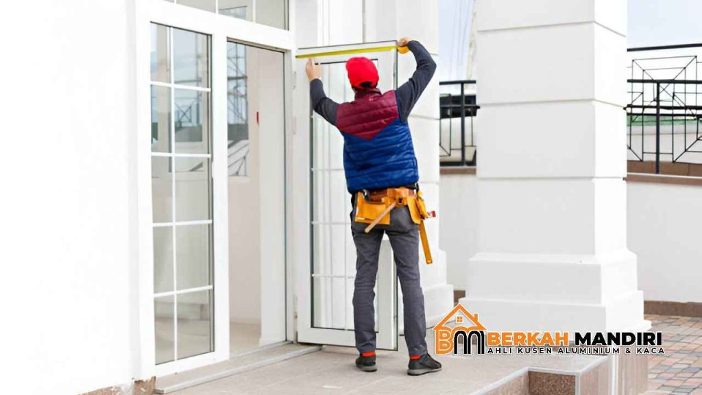 Pintu Aluminium Kaca + Ornamen di Tebet