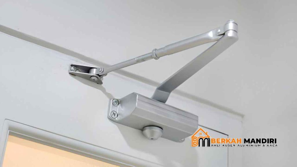 pintu dengan door closer di Tebet