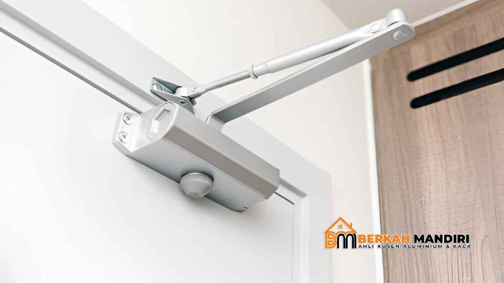 Pintu dengan Door Closer di Tebet