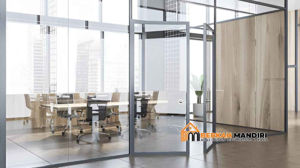 Partisi Kaca Tempered Berkualitas Tahan Lama Cocok untuk Kantor Minimalis