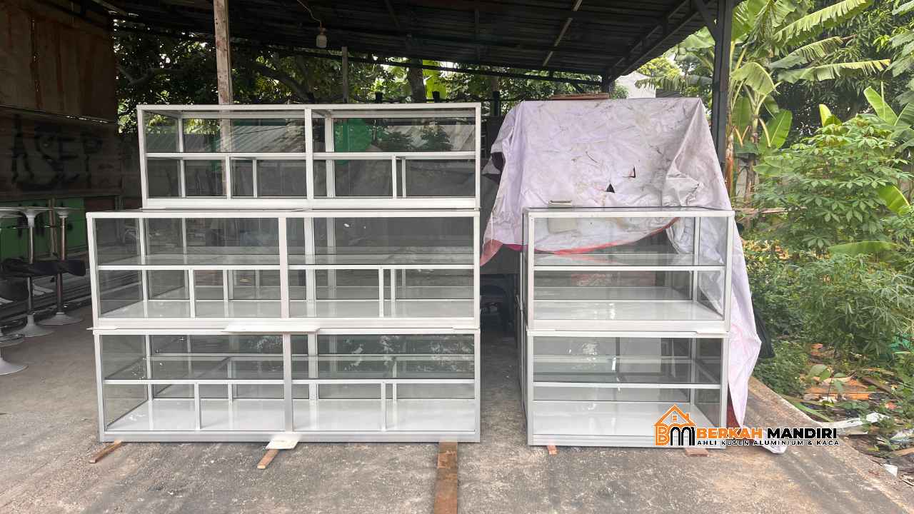 Etalase kaca warteg Babelan Bekasi minimalis modern murah