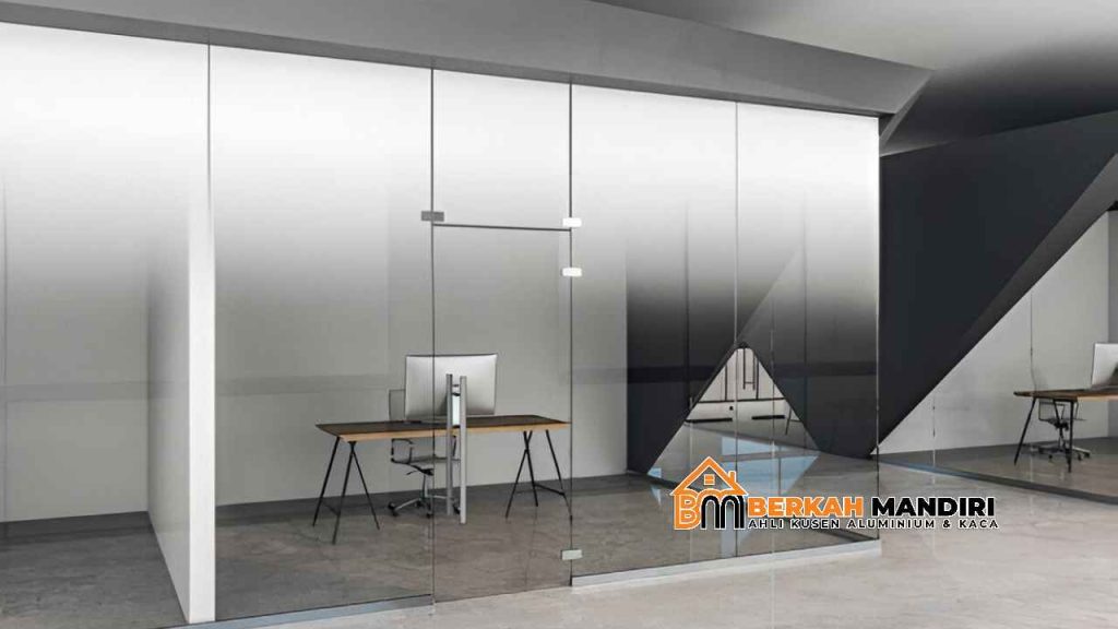 Partisi Kaca Tempered Berkualitas Tahan Lama Cocok untuk Kantor Minimalis