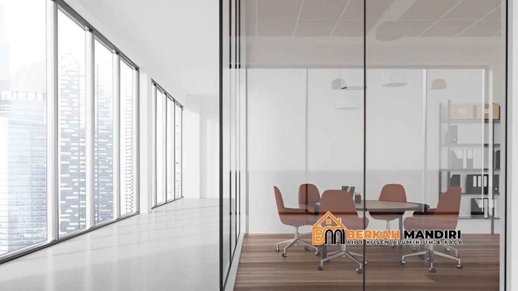 Partisi Kaca Tempered Berkualitas Tahan Lama Cocok untuk Kantor Minimalis