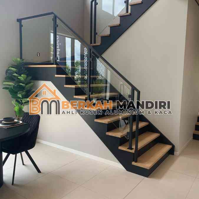 Kontraktor Railing Tangga Kaca Balkon Terbaik 2026